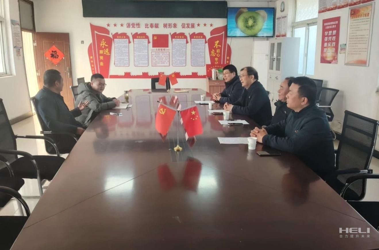 现场召开漫谈会.jpg 现场召开漫谈会.jpg