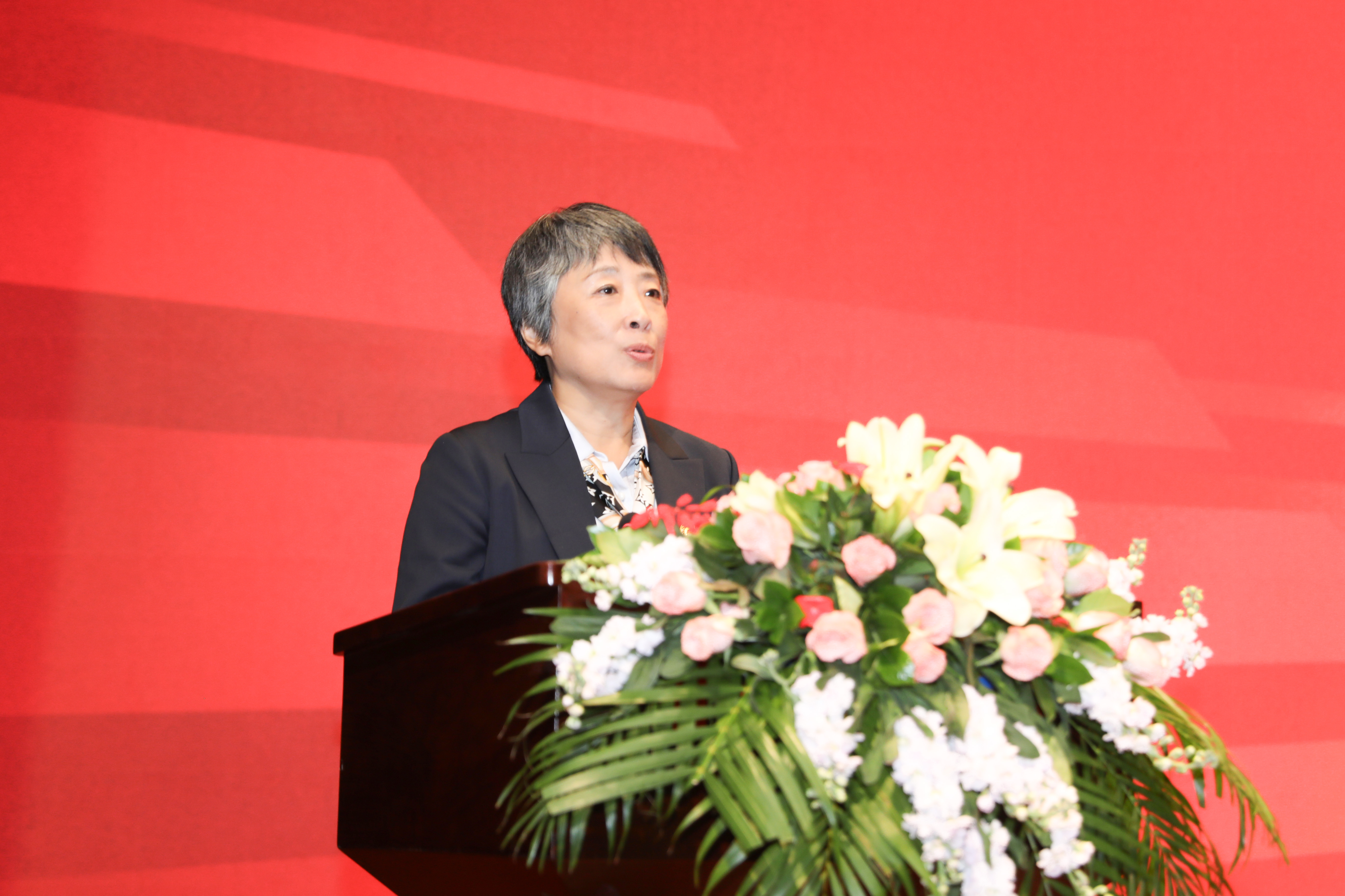 2.协会带领张洁致辞.JPG 2.协会带领张洁致辞.JPG